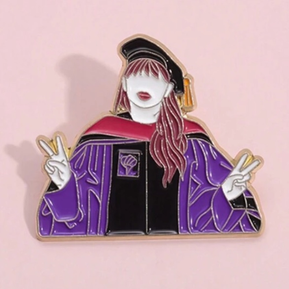 HONORARY DOCTORATE DEGREE TAY - TAYLOR PIN